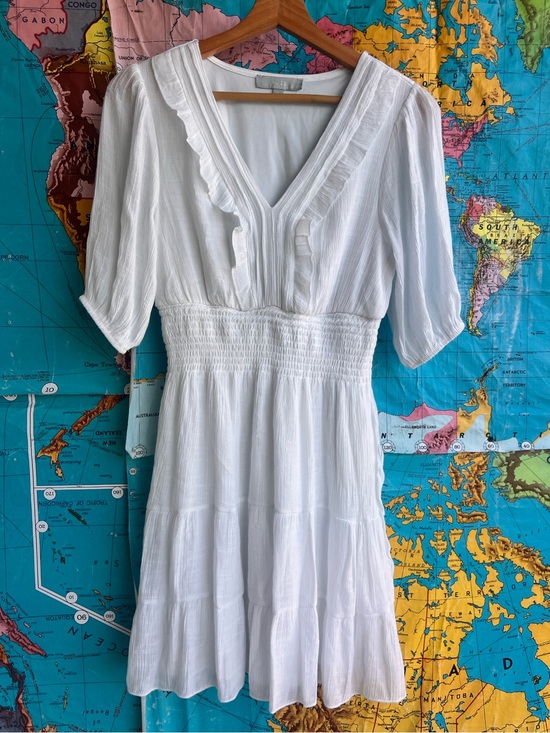 J Gee Dresses & Skirts - J Gee White V-Neck Tiered Mini Dress with Smocked Waist